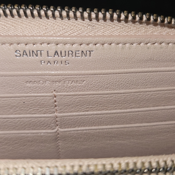 Yves Saint Laurent Quilted Wallet - Picture 4 of 7